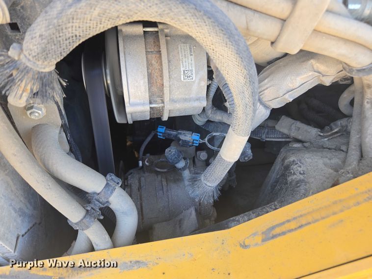 image for item DE2191 2023 John Deere 331G tracked skid steer loader