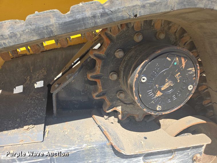 image for item DE2191 2023 John Deere 331G tracked skid steer loader