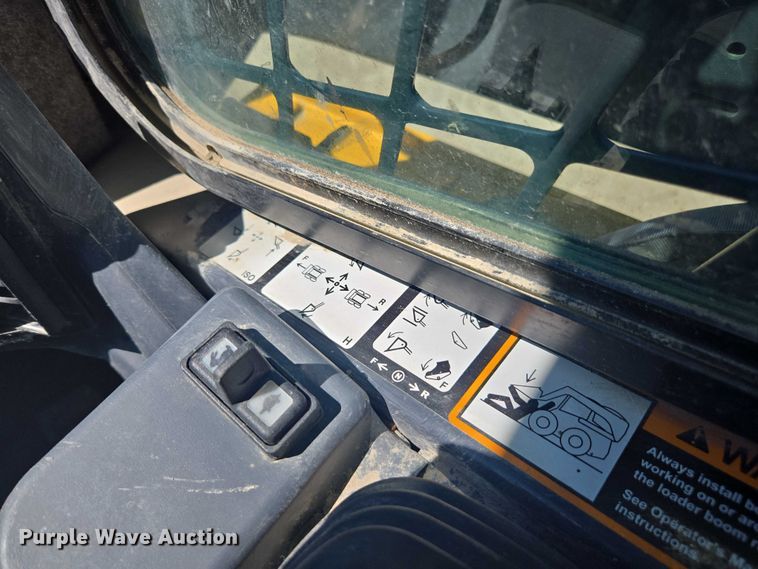 image for item DE2192 2023 John Deere  331G tracked skid steer loader