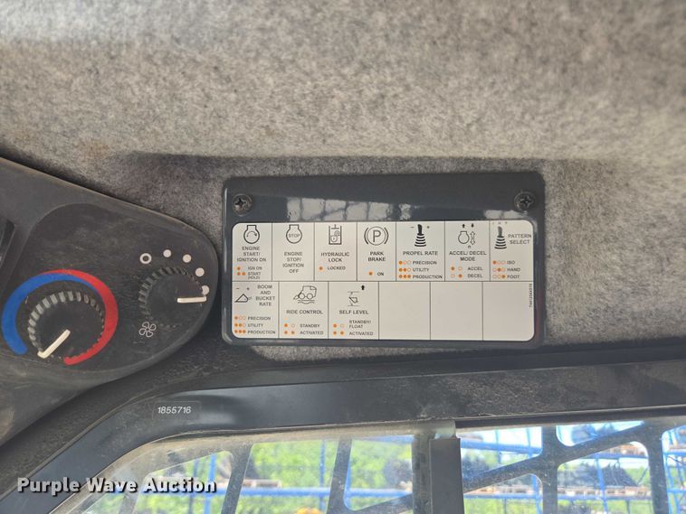 image for item DE2192 2023 John Deere  331G tracked skid steer loader