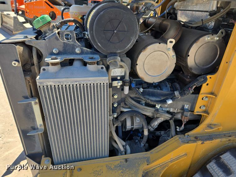 image for item DE2192 2023 John Deere  331G tracked skid steer loader