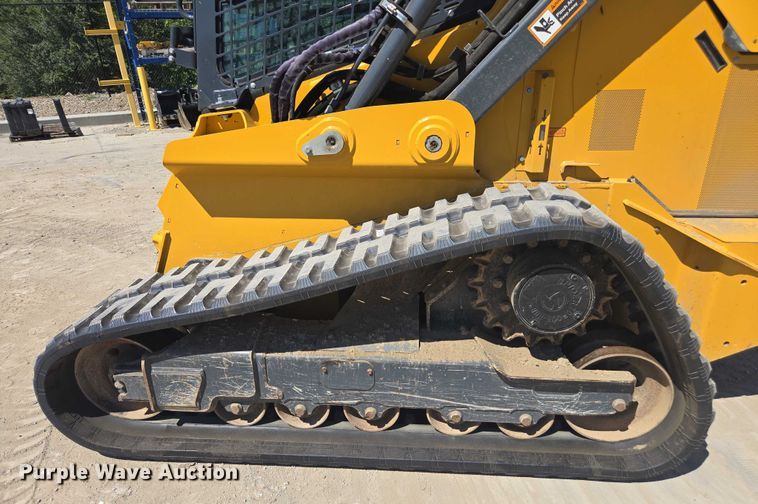 image for item DE2192 2023 John Deere  331G tracked skid steer loader