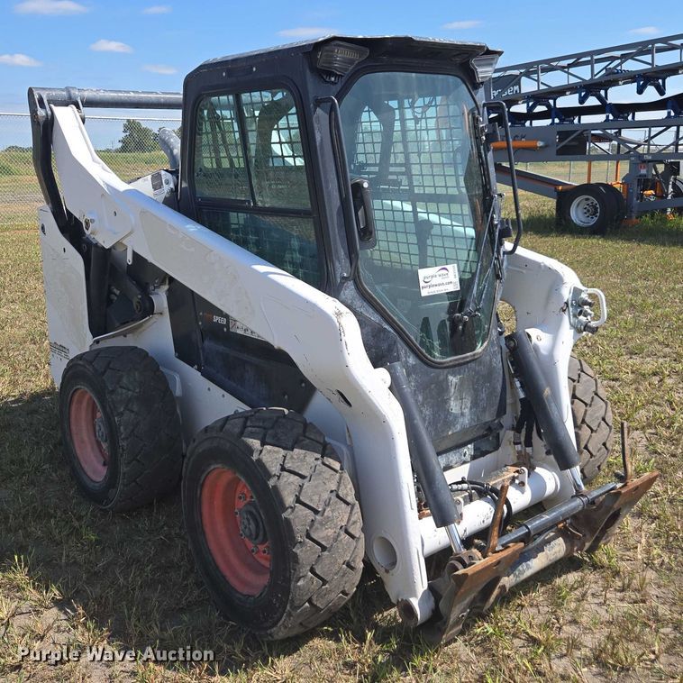 MINI CARGADOR SOBRE RUEDAS 2022 BOBCAT S76