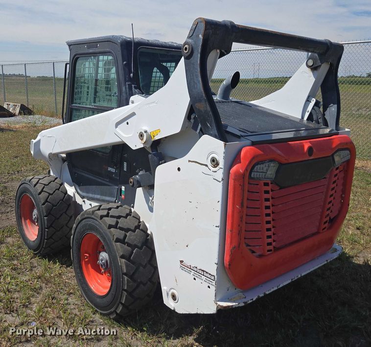 image for item DE2193 2022 Bobcat S76 skid steer loader
