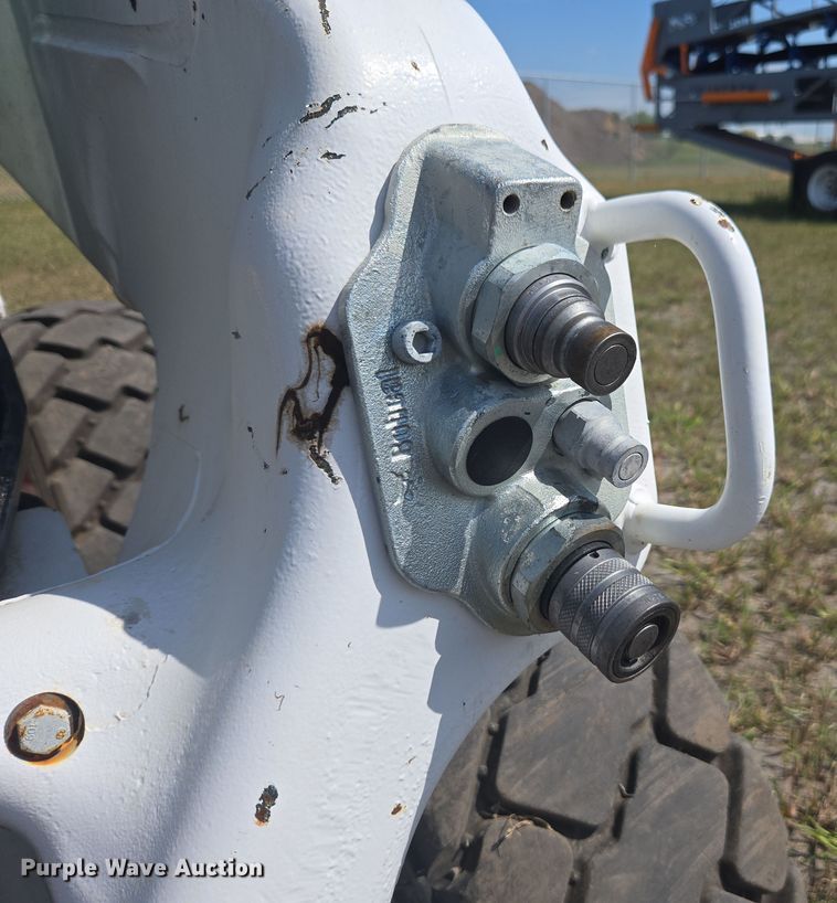 image for item DE2193 2022 Bobcat S76 skid steer loader