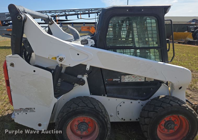 image for item DE2193 2022 Bobcat S76 skid steer loader