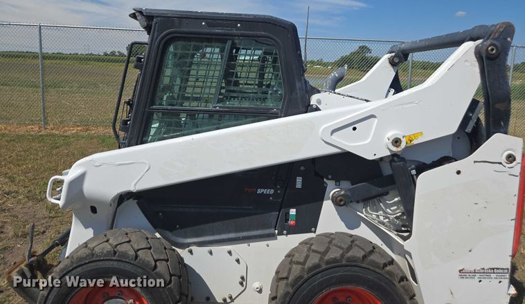 image for item DE2193 2022 Bobcat S76 skid steer loader
