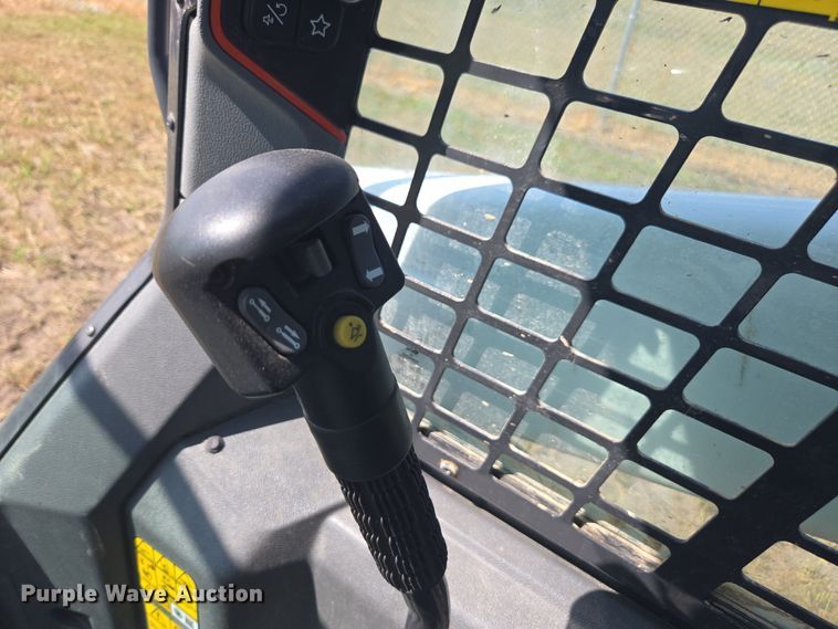 image for item DE2193 2022 Bobcat S76 skid steer loader