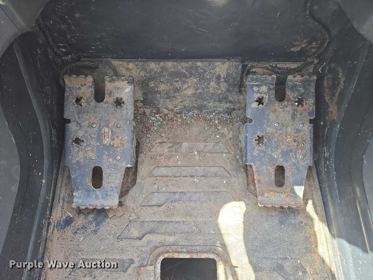 image for item DE2193 2022 Bobcat S76 skid steer loader