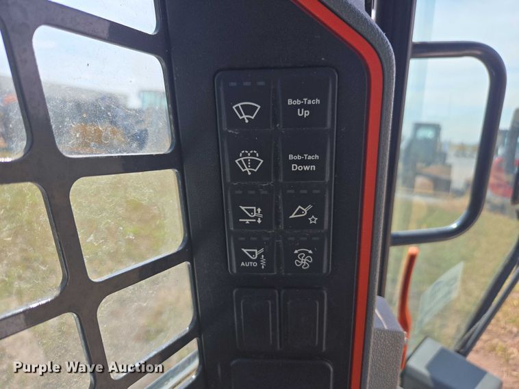 image for item DE2193 2022 Bobcat S76 skid steer loader