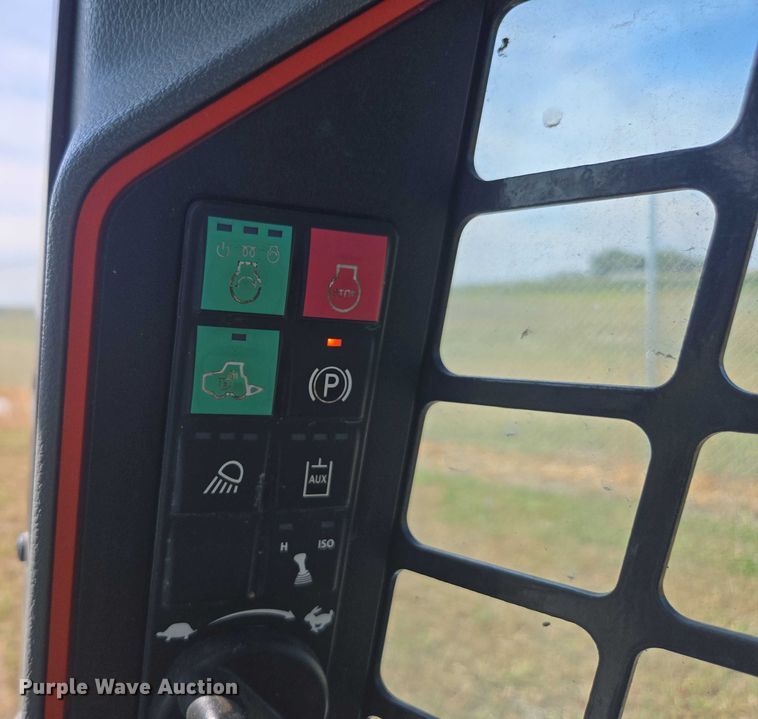 image for item DE2193 2022 Bobcat S76 skid steer loader