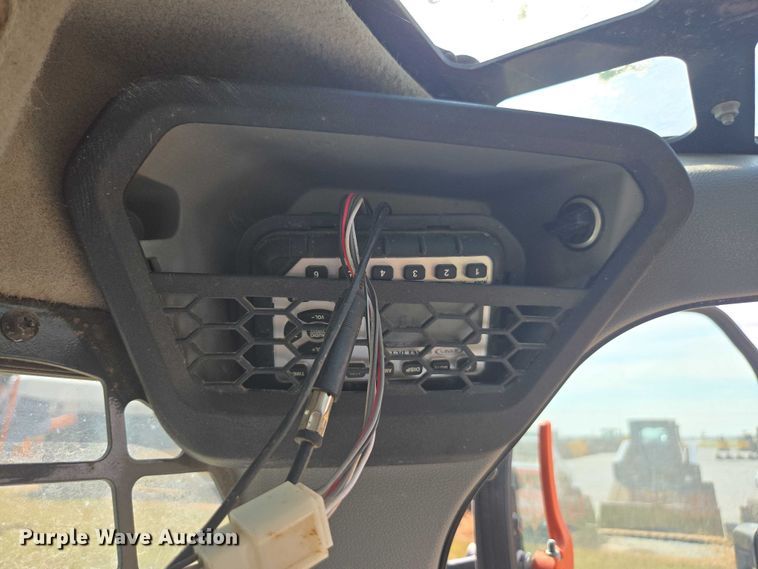 image for item DE2193 2022 Bobcat S76 skid steer loader