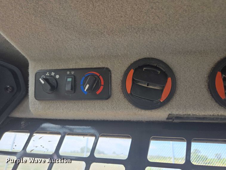 image for item DE2193 2022 Bobcat S76 skid steer loader