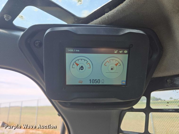 image for item DE2193 2022 Bobcat S76 skid steer loader