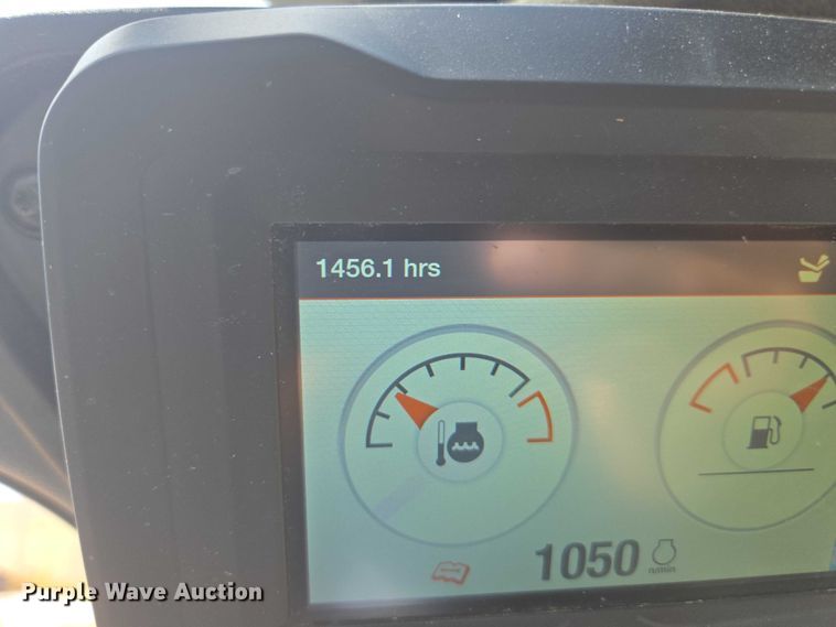 image for item DE2193 2022 Bobcat S76 skid steer loader