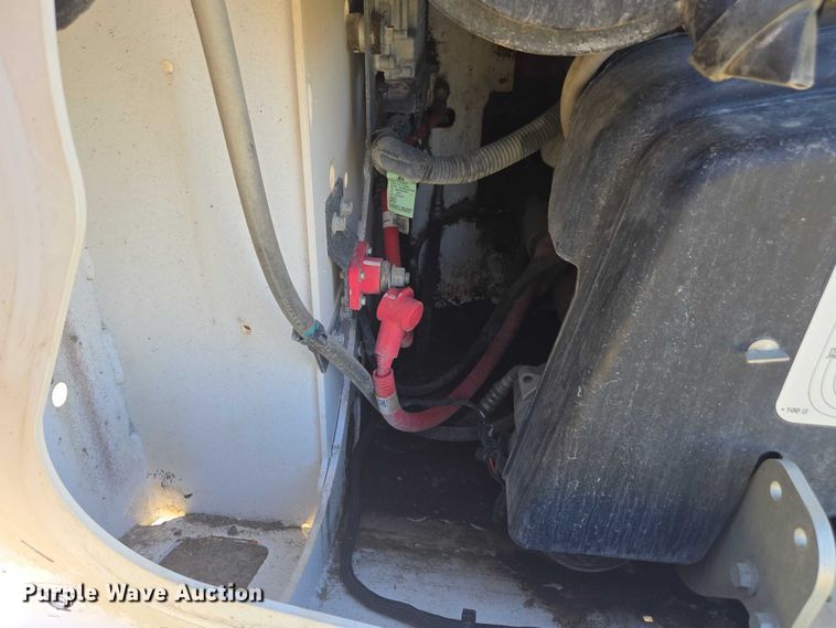 image for item DE2193 2022 Bobcat S76 skid steer loader