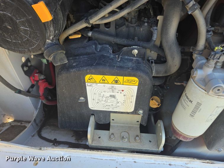 image for item DE2193 2022 Bobcat S76 skid steer loader