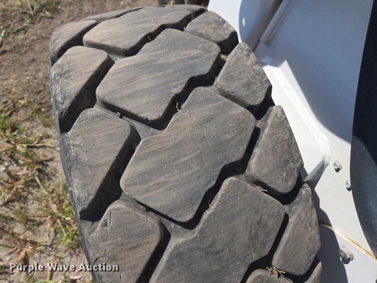 image for item DE2193 2022 Bobcat S76 skid steer loader