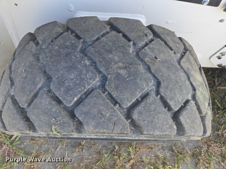 image for item DE2193 2022 Bobcat S76 skid steer loader