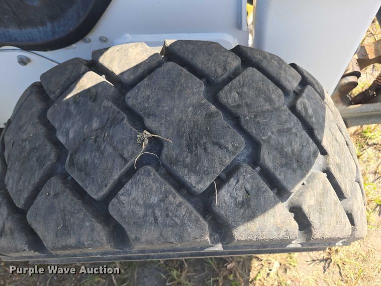 image for item DE2193 2022 Bobcat S76 skid steer loader