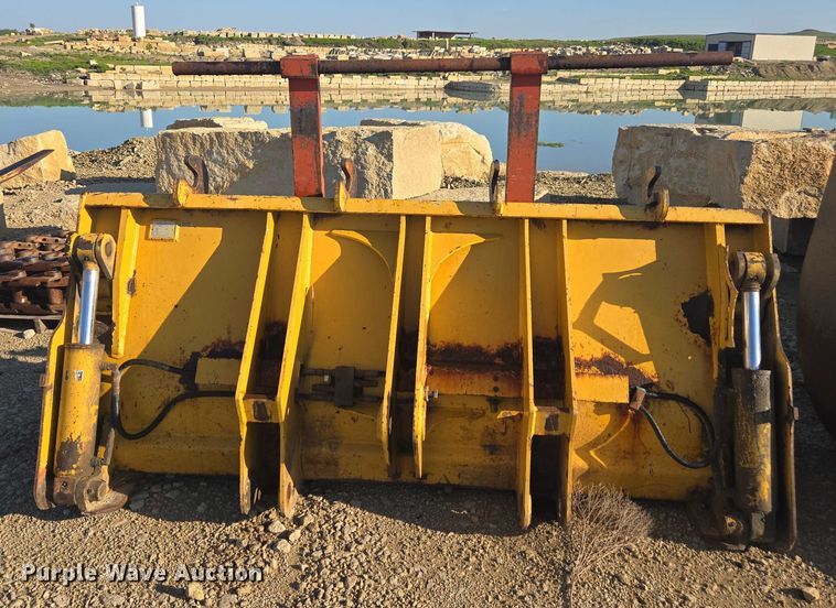 image for item DE2202 JRB 344J four-in-one wheel loader bucket