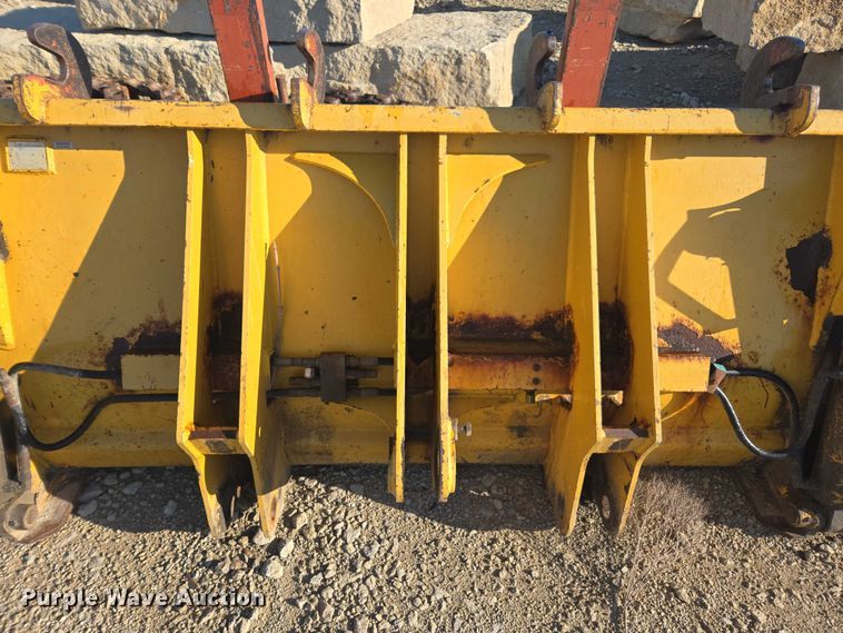 image for item DE2202 JRB 344J four-in-one wheel loader bucket