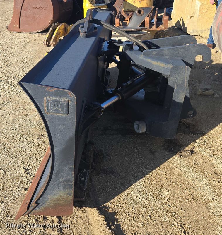 image for item DE2203 Caterpillar 416B blade