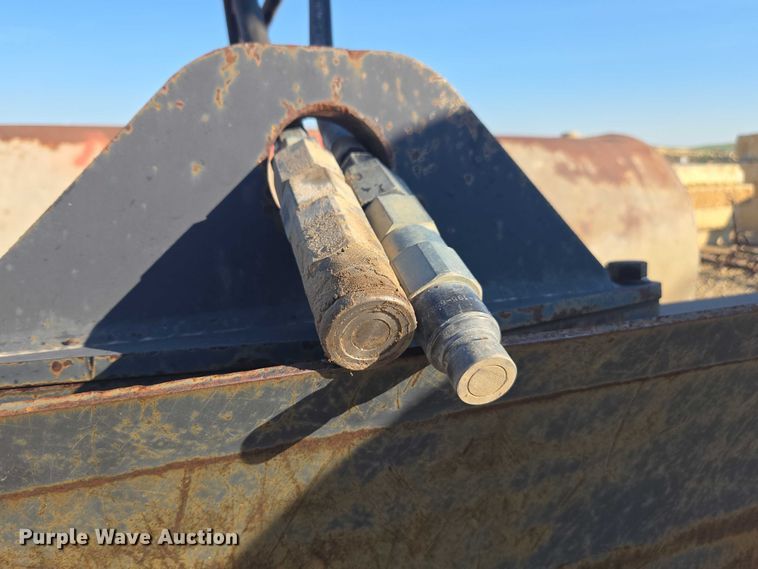 image for item DE2203 Caterpillar 416B blade