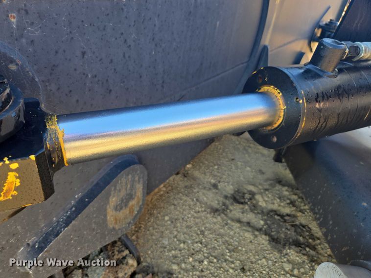 image for item DE2203 Caterpillar 416B blade