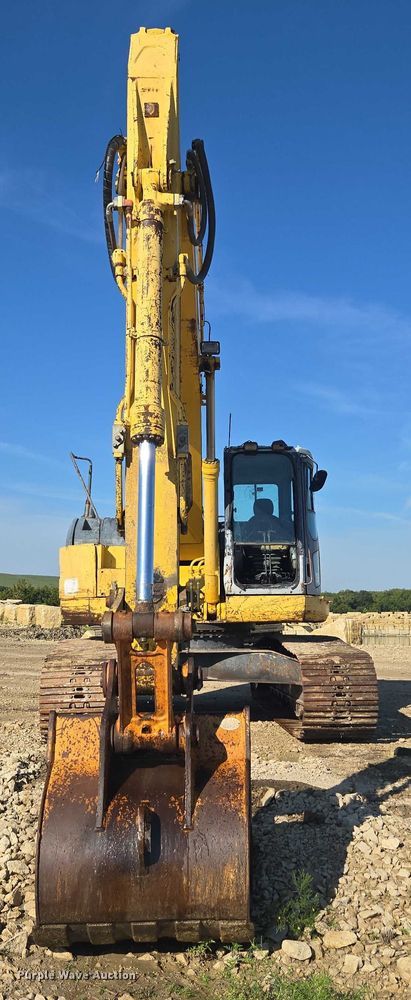 image for item DE2205 2001 Komatsu PC228USLC-3 excavator