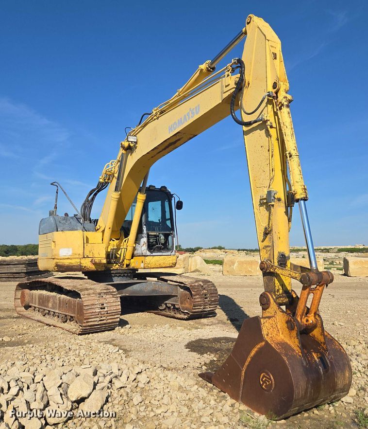 image for item DE2205 2001 Komatsu PC228USLC-3 excavator