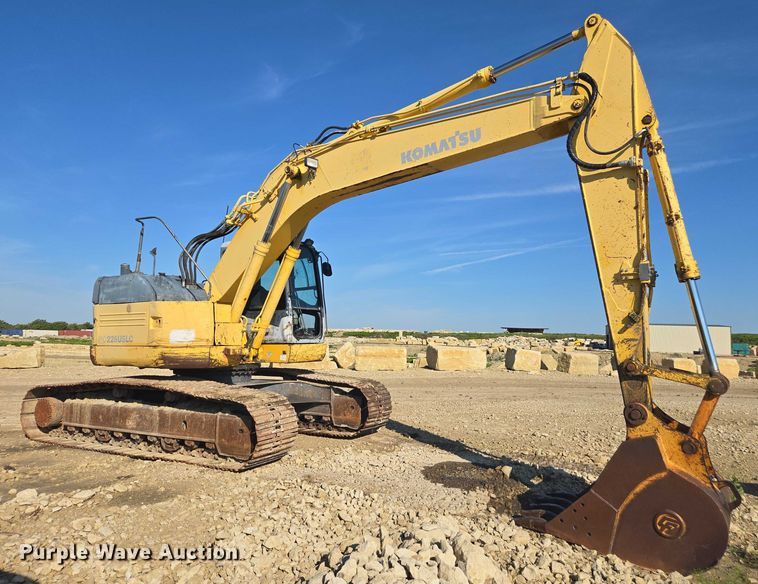 image for item DE2205 2001 Komatsu PC228USLC-3 excavator