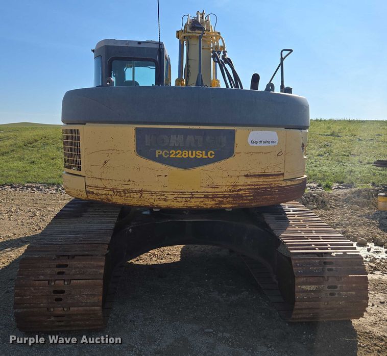 image for item DE2205 2001 Komatsu PC228USLC-3 excavator