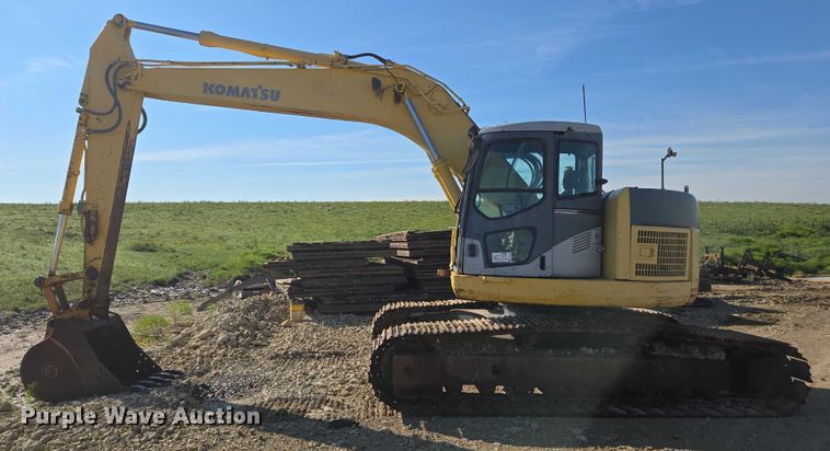 image for item DE2205 2001 Komatsu PC228USLC-3 excavator