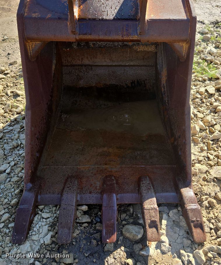 image for item DE2205 2001 Komatsu PC228USLC-3 excavator