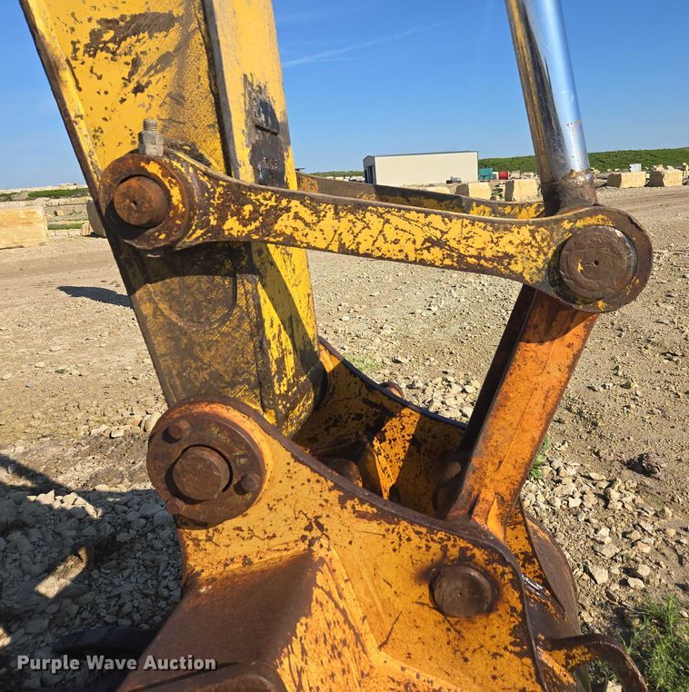 image for item DE2205 2001 Komatsu PC228USLC-3 excavator