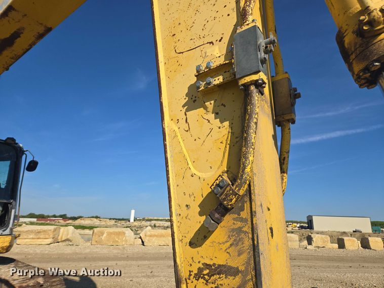 image for item DE2205 2001 Komatsu PC228USLC-3 excavator