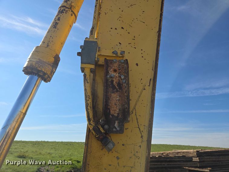 image for item DE2205 2001 Komatsu PC228USLC-3 excavator