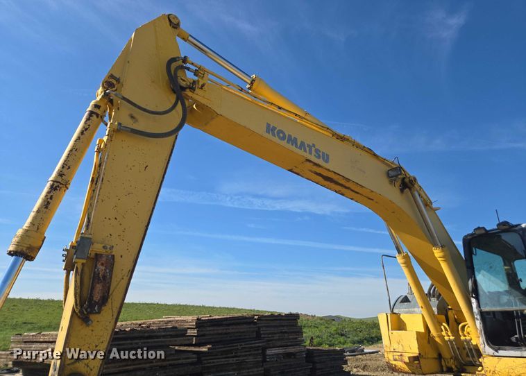 image for item DE2205 2001 Komatsu PC228USLC-3 excavator