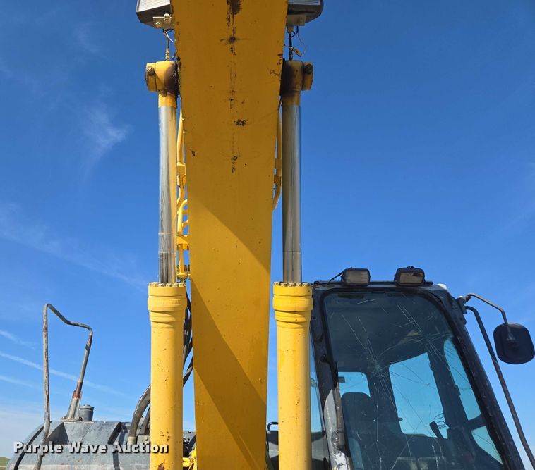 image for item DE2205 2001 Komatsu PC228USLC-3 excavator