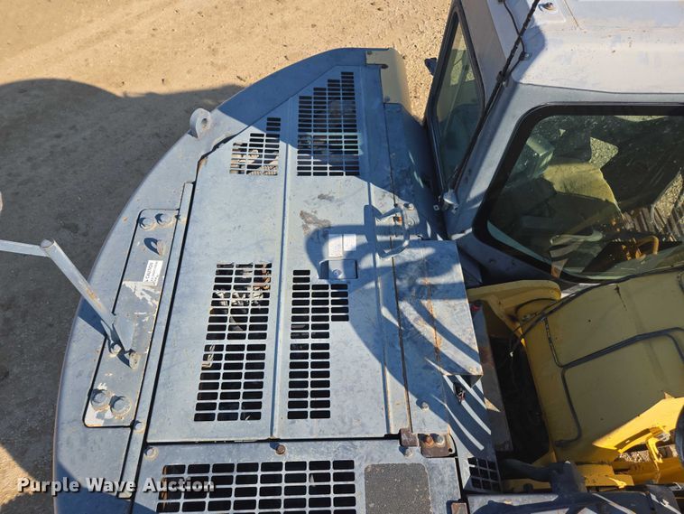 image for item DE2205 2001 Komatsu PC228USLC-3 excavator