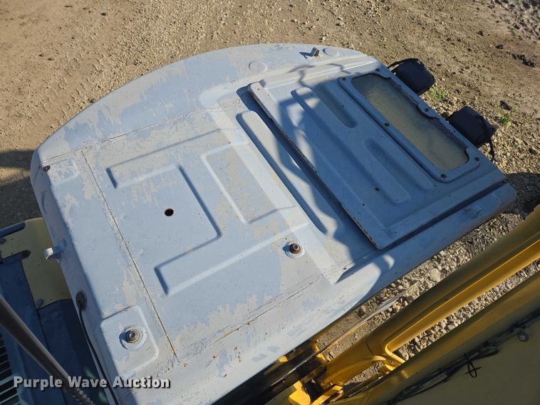 image for item DE2205 2001 Komatsu PC228USLC-3 excavator