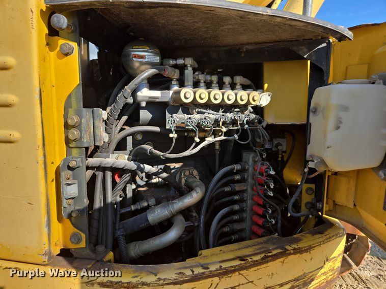 image for item DE2205 2001 Komatsu PC228USLC-3 excavator