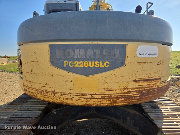 image for item DE2205 2001 Komatsu PC228USLC-3 excavator