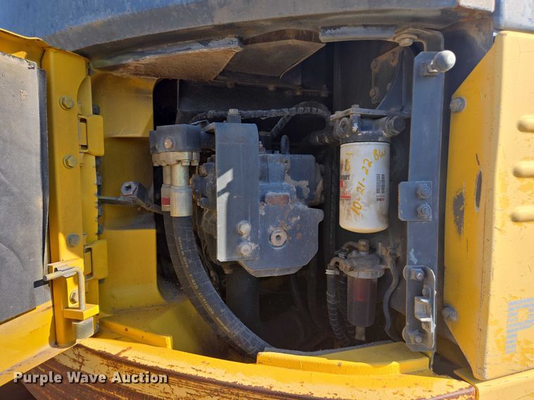 image for item DE2205 2001 Komatsu PC228USLC-3 excavator