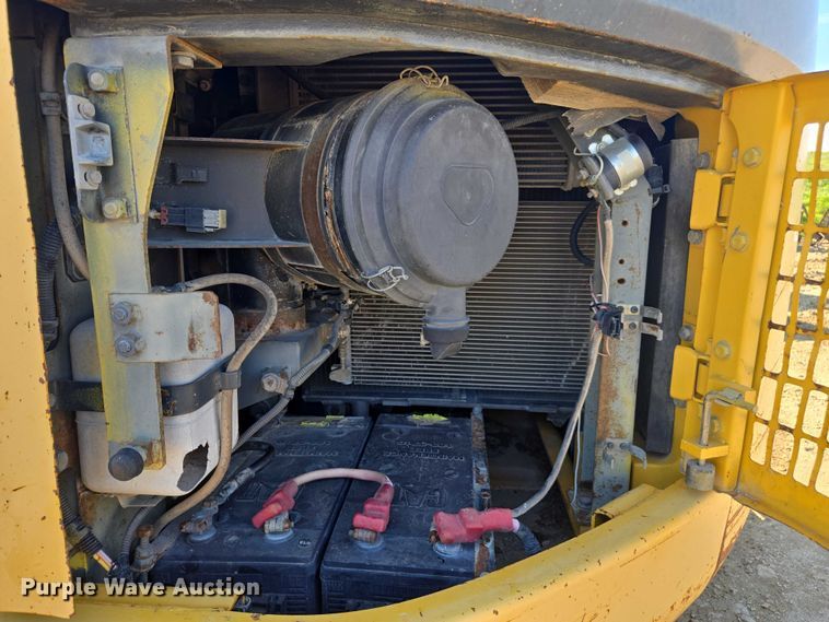 image for item DE2205 2001 Komatsu PC228USLC-3 excavator