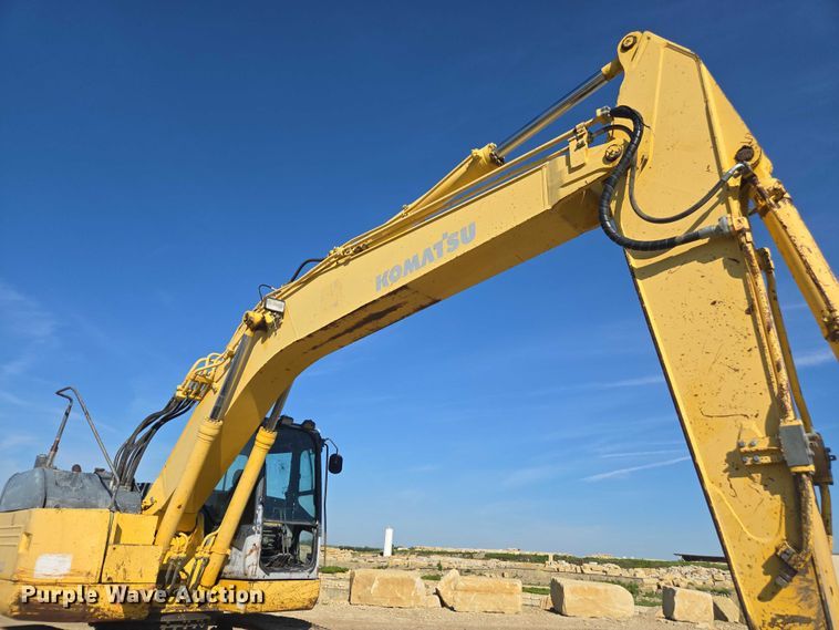 image for item DE2205 2001 Komatsu PC228USLC-3 excavator