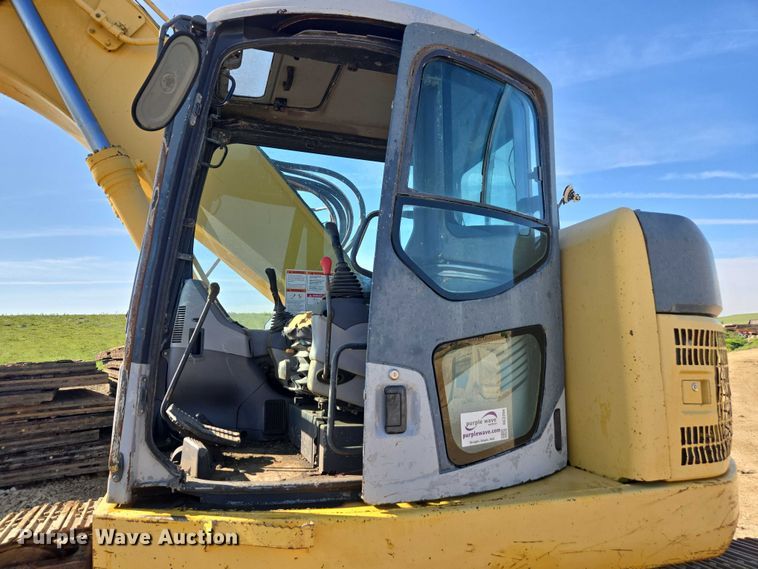 image for item DE2205 2001 Komatsu PC228USLC-3 excavator