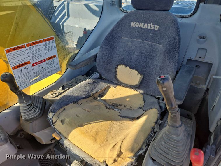 image for item DE2205 2001 Komatsu PC228USLC-3 excavator