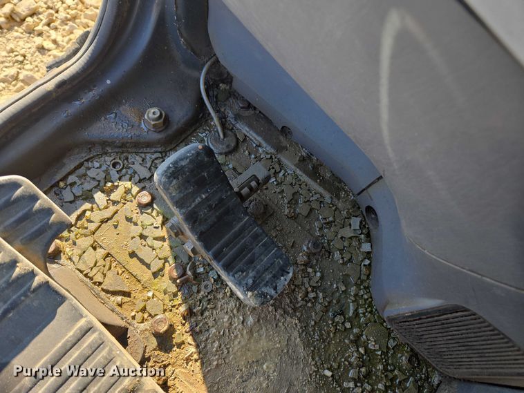 image for item DE2205 2001 Komatsu PC228USLC-3 excavator